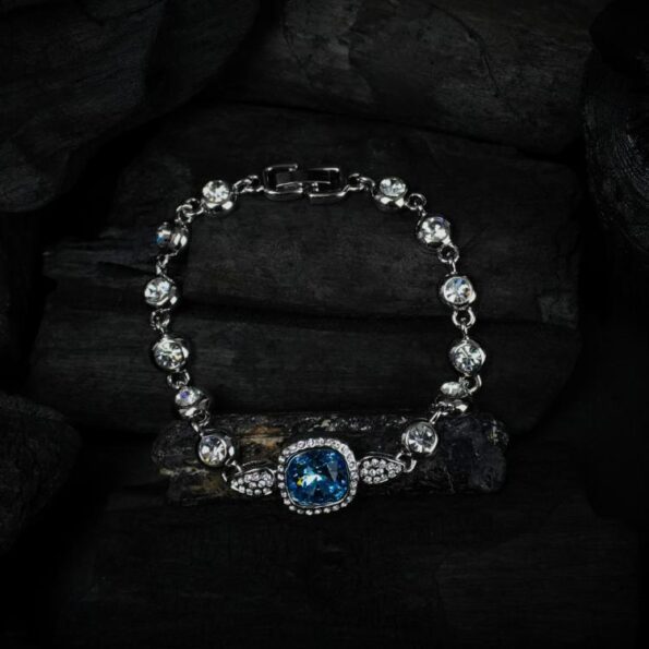 Premium Chain Bracelet with Captivating Stone Charm