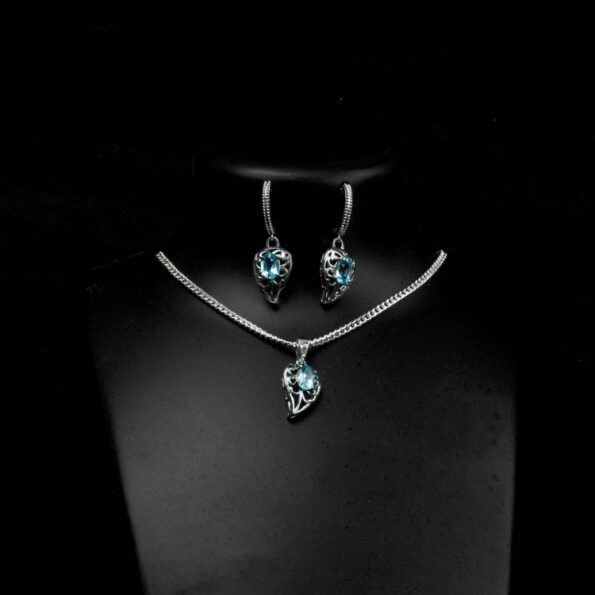 Silver Color And Crystal Stone Stylish Necklace Earrings Set