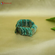 Mother of pearl bracelet stretch blue half disk shells